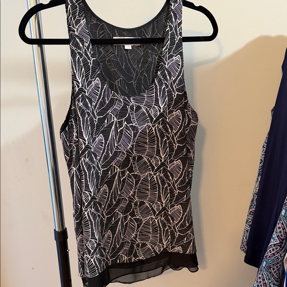 Ann Taylor LOFT Black and White Leaf Print Women's Top